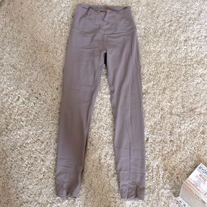 super cute and rare lulu lemon align leggings!!